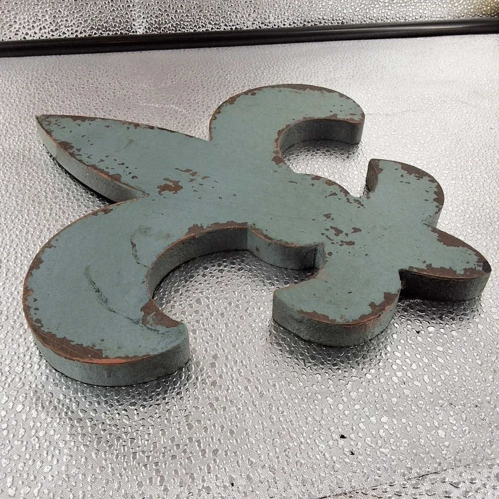 Design House LLC Fleur de Lis Distressed Green Shabby Chic Wall Plaque Decor